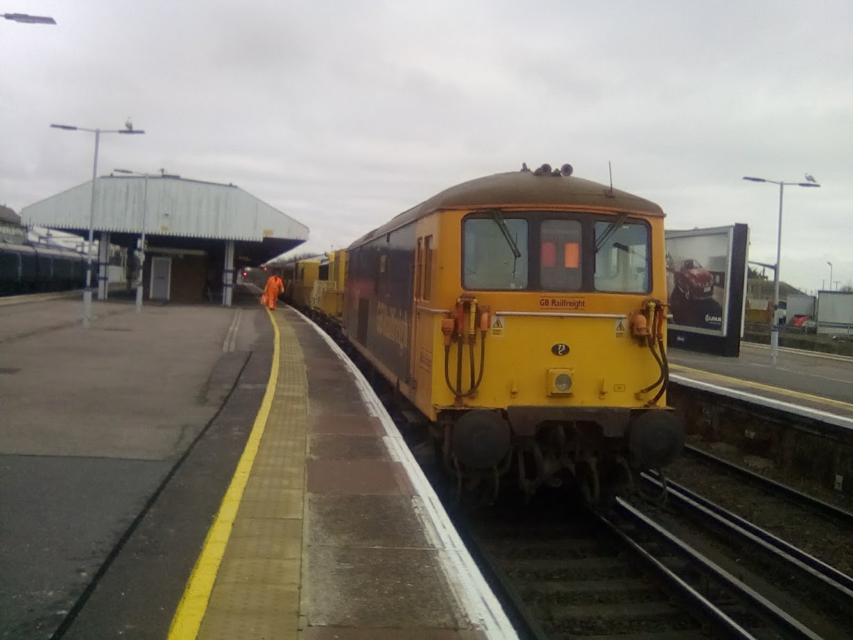 73107(tracy) in gb railfreight livery in the platform at ramsgate station