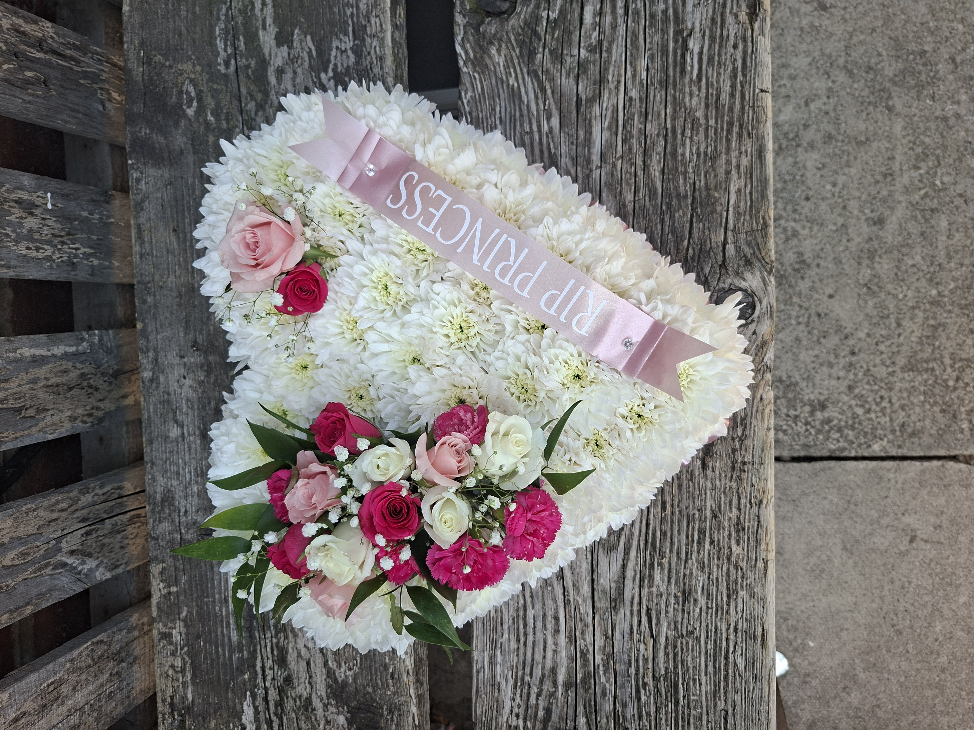 Full heart flower tribute