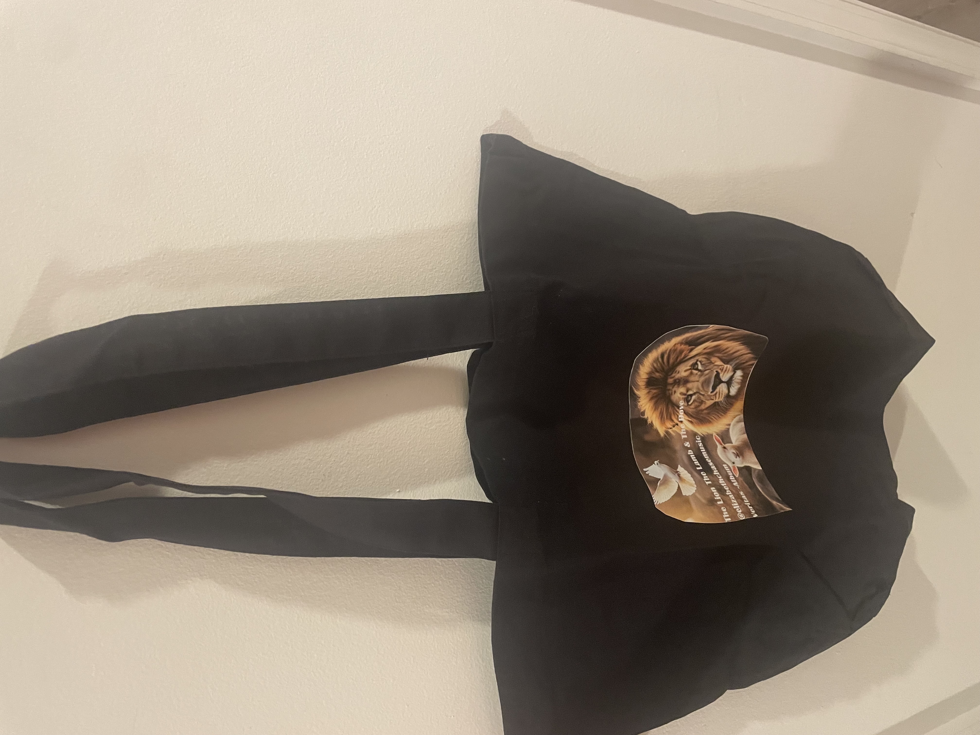 The Lion The Lamb & The Dove (Song Tote)