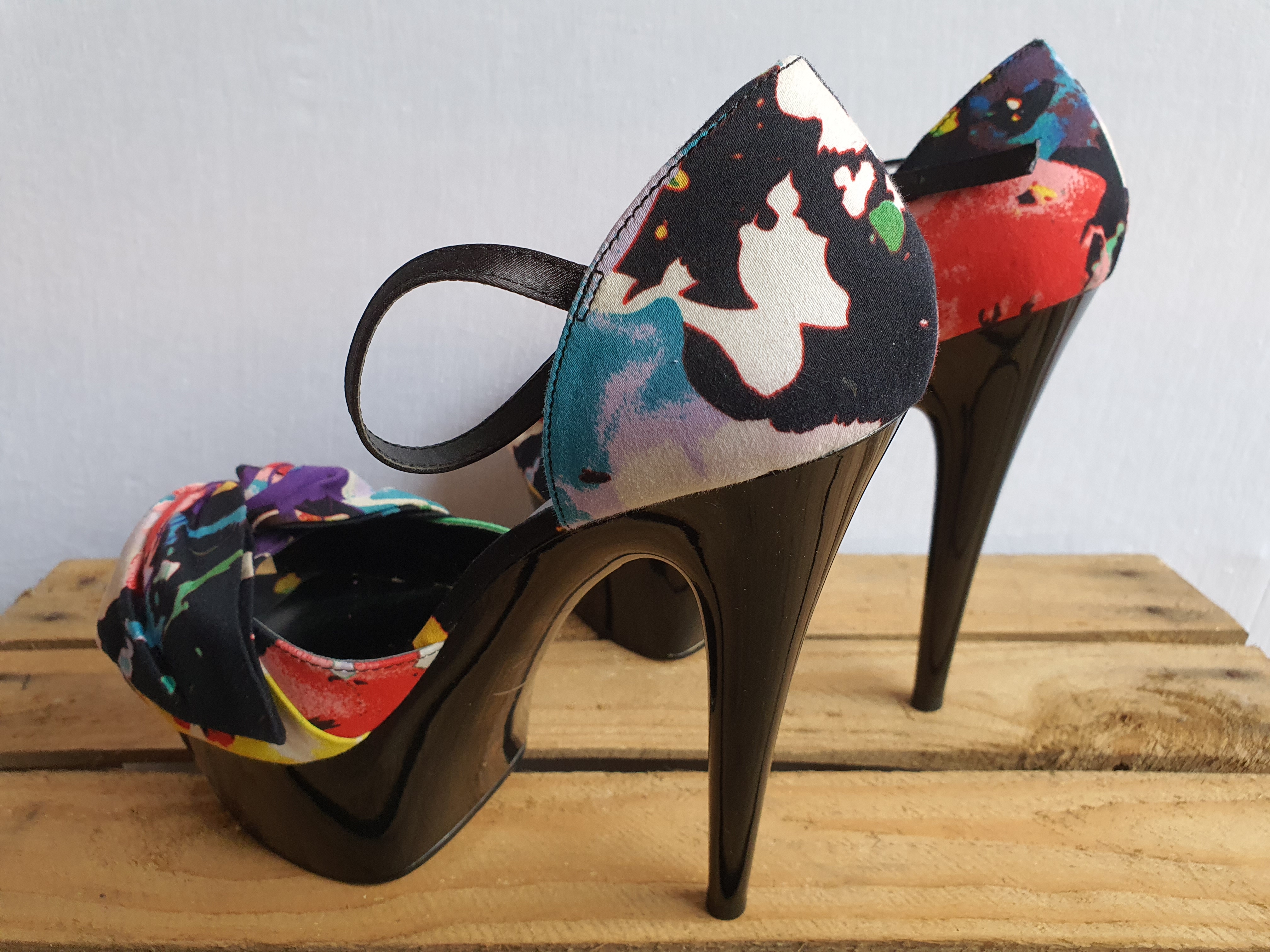 KURT GEIGER CARVELA Multi Coloured Heeled Block Shoe Size UK 6