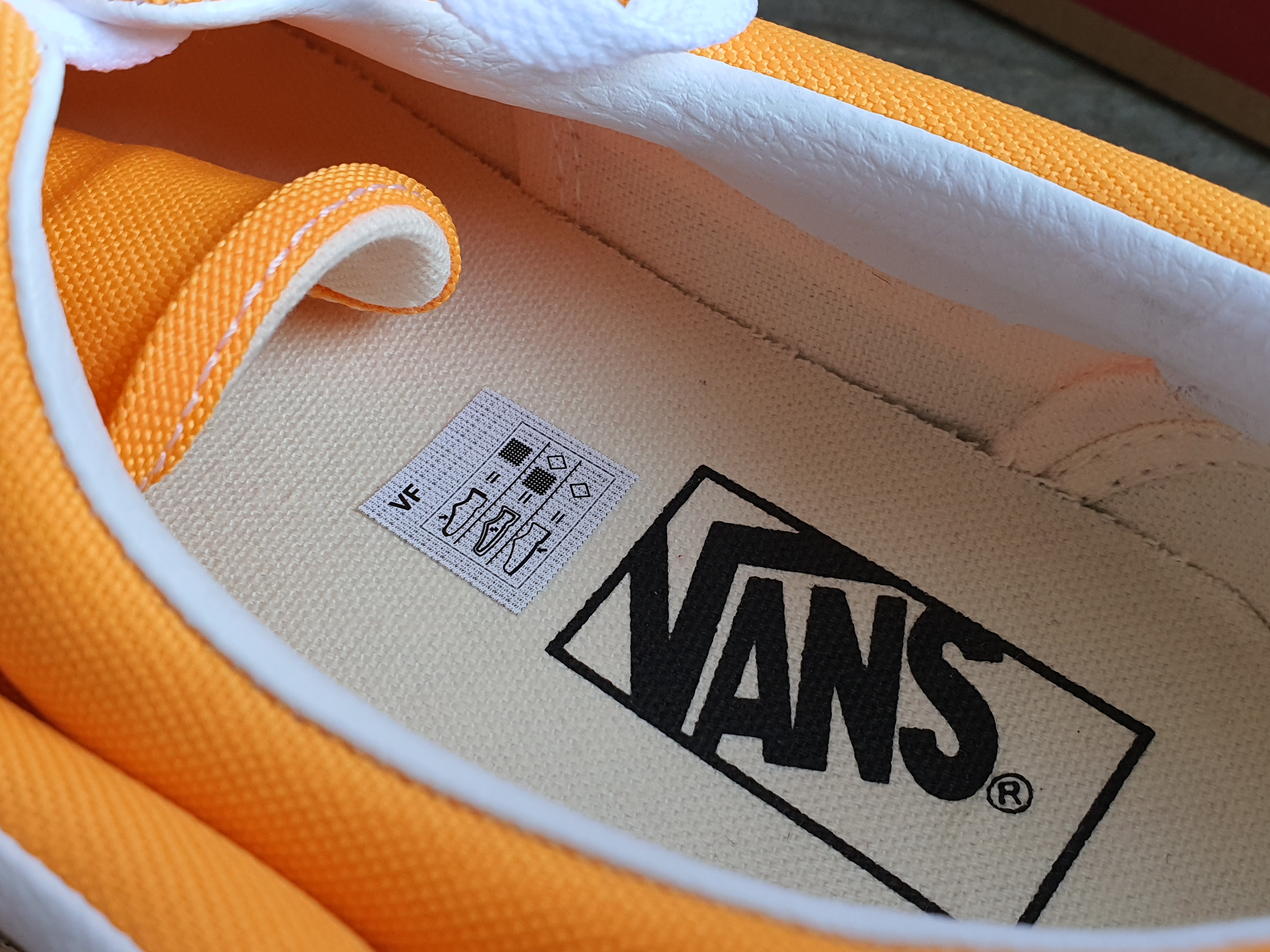 VANS Era Neon Orange Unisex Canvas Shoe Siz UK6
