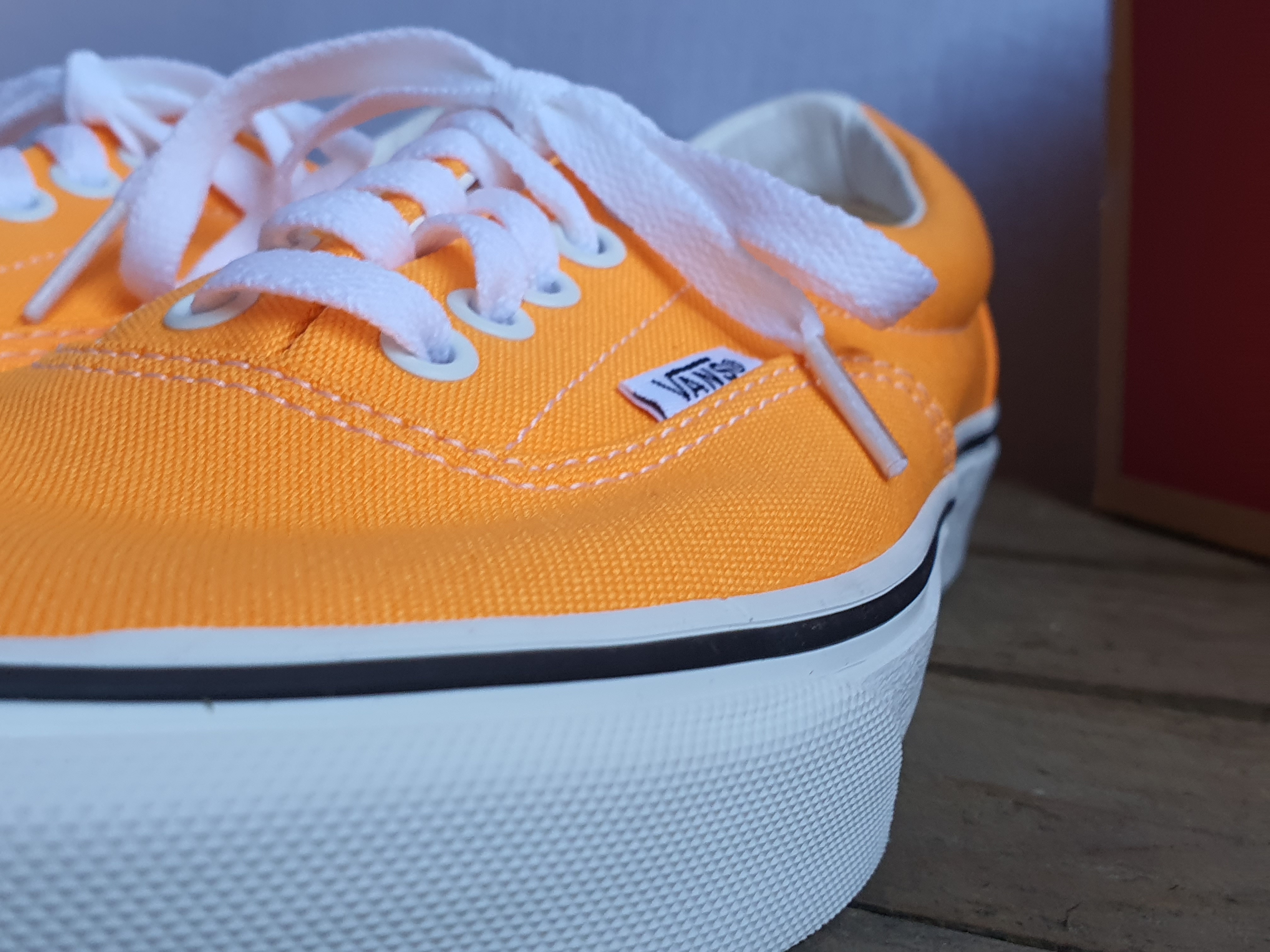 VANS Era Neon Orange Unisex Canvas Shoe Siz UK6
