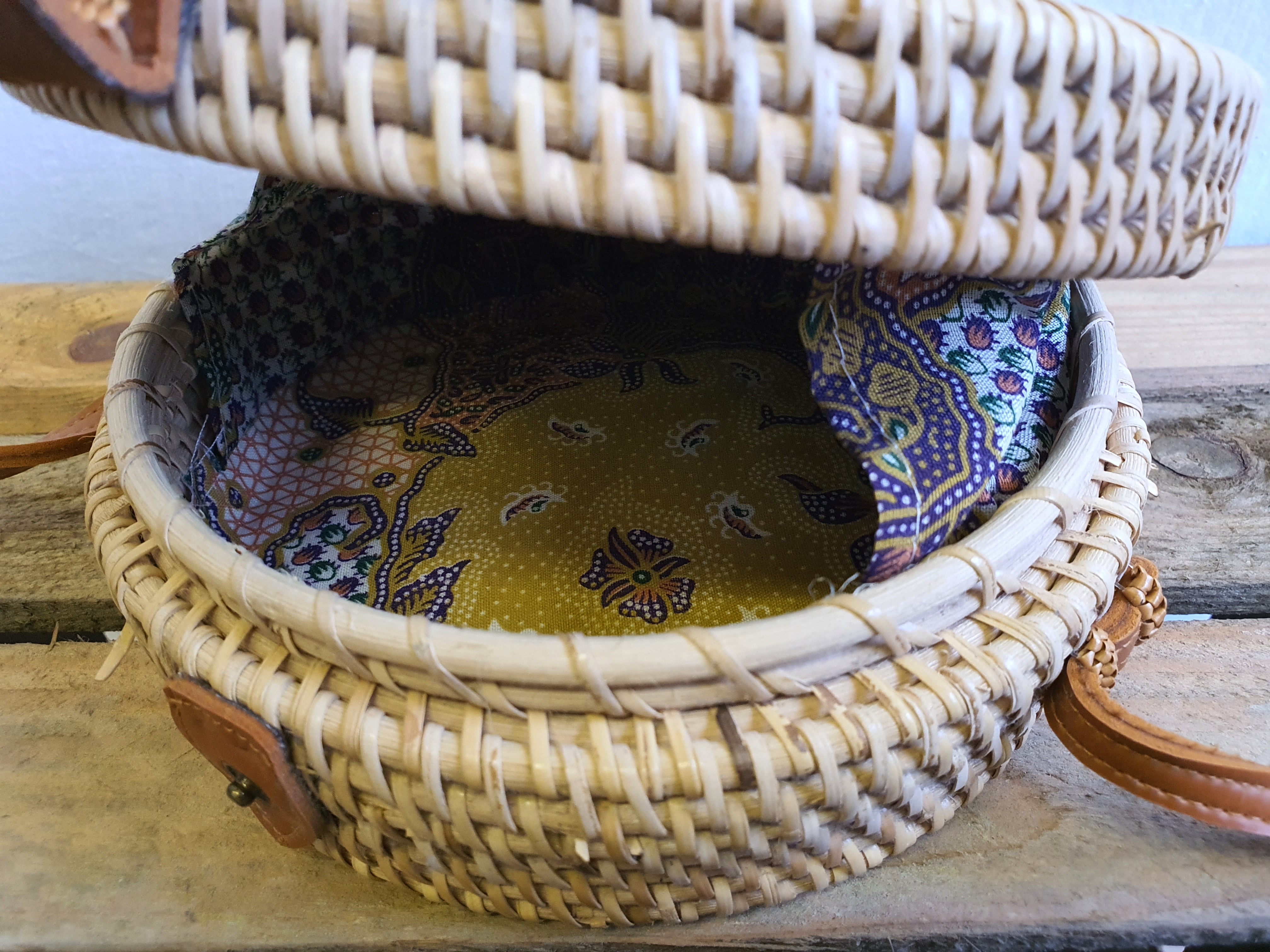 Round Rattan Wicker Shouler Bag with Colourful Fabric Lining