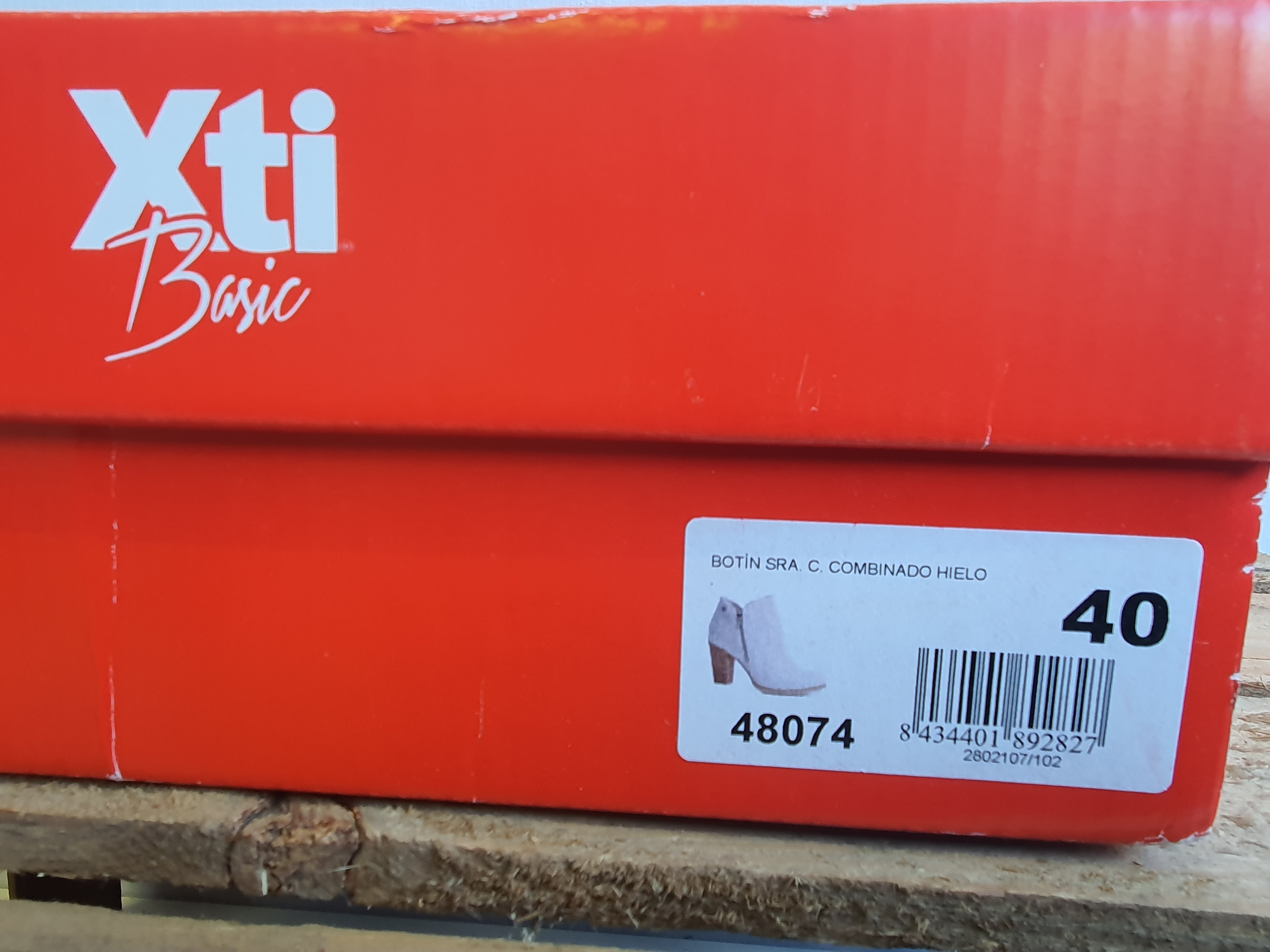 XTI Basic Silver & Cream Ankle Boots Size UK 6.5 - NEW