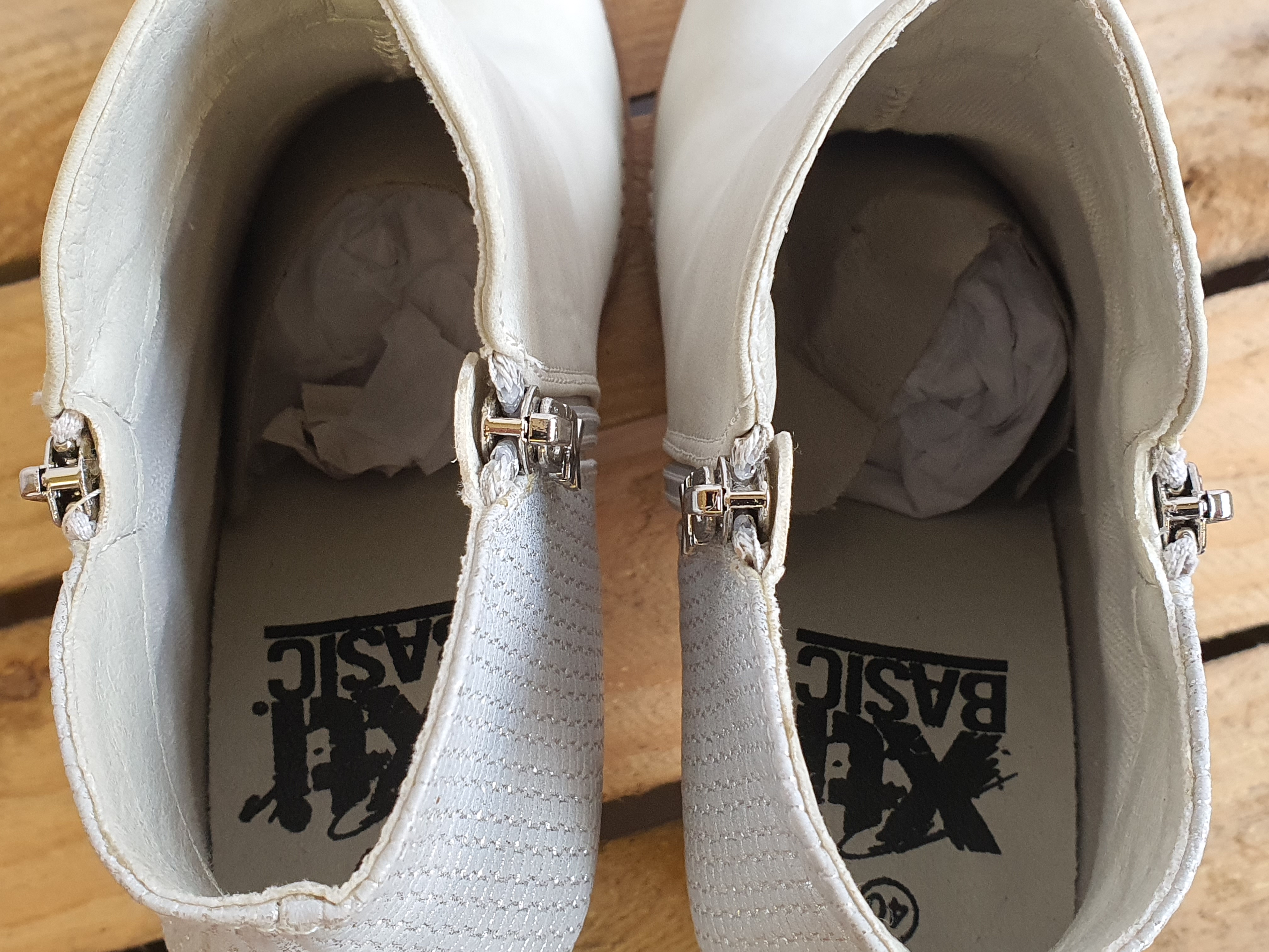 XTI Basic Silver & Cream Ankle Boots Size UK 6.5 - NEW