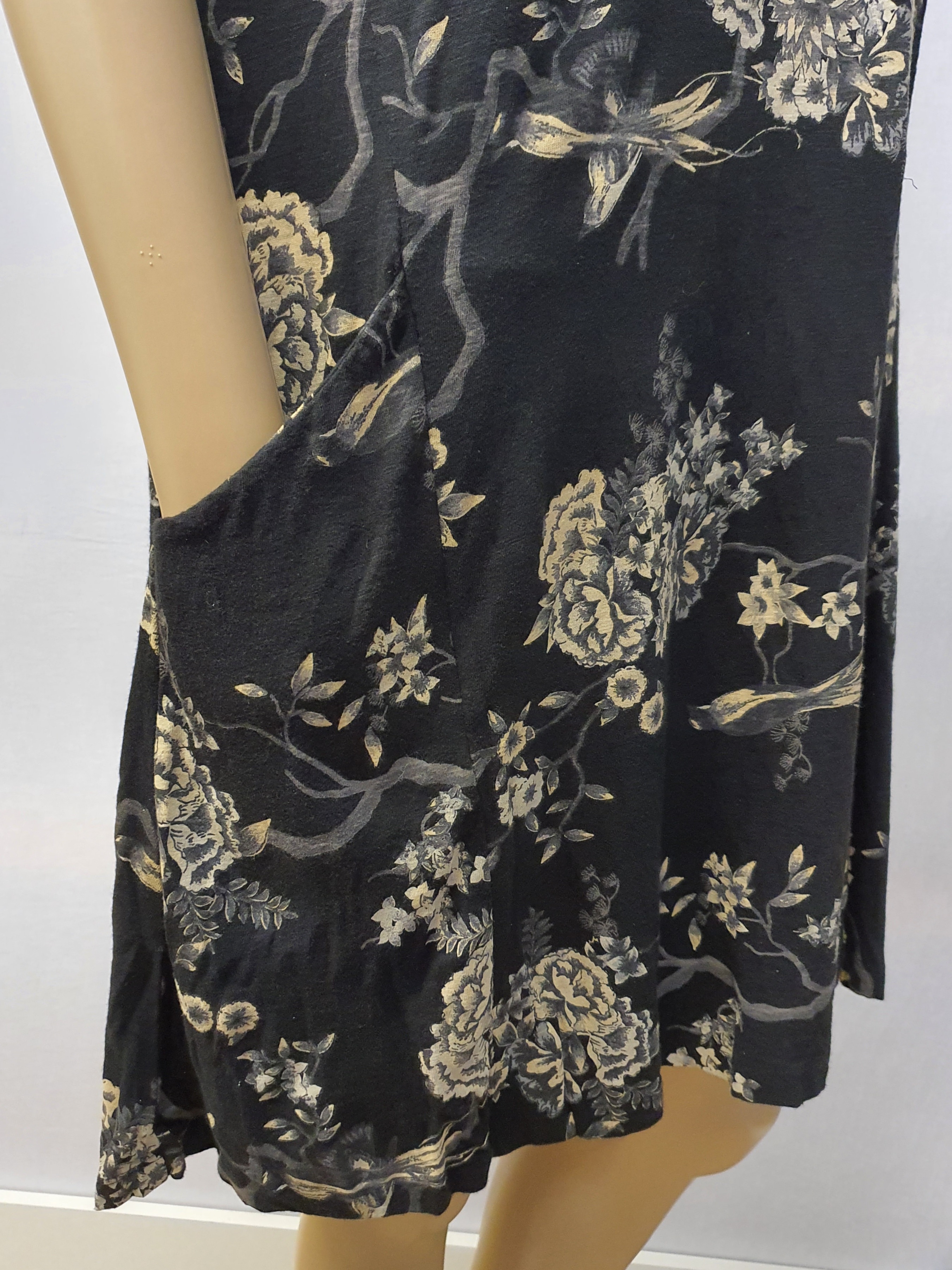 FATFACE Black Flower S/Sleeve Top Size UK10