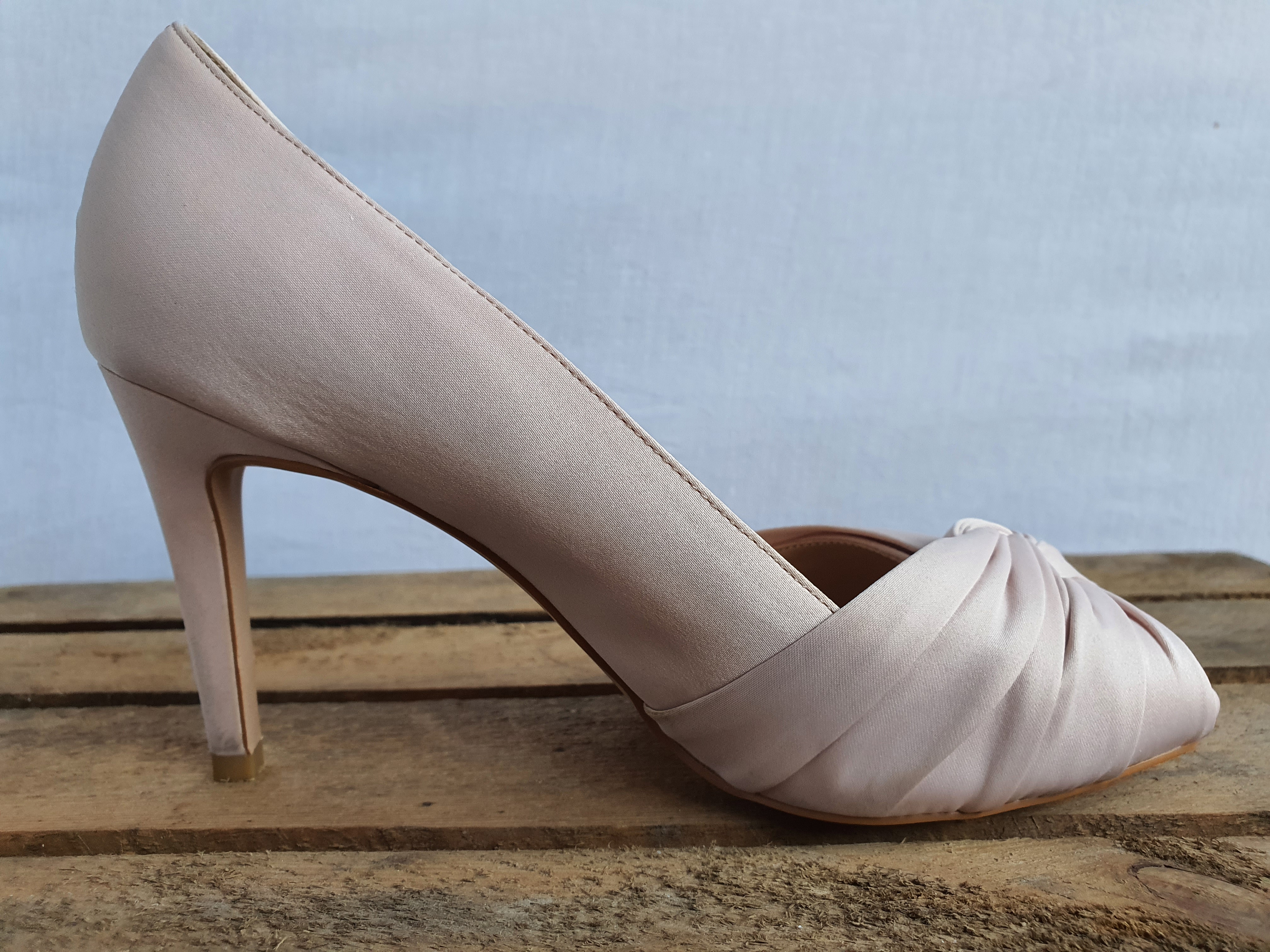 PHASE EIGHT Cream Fabric Knot Design 3" Heels Size UK4