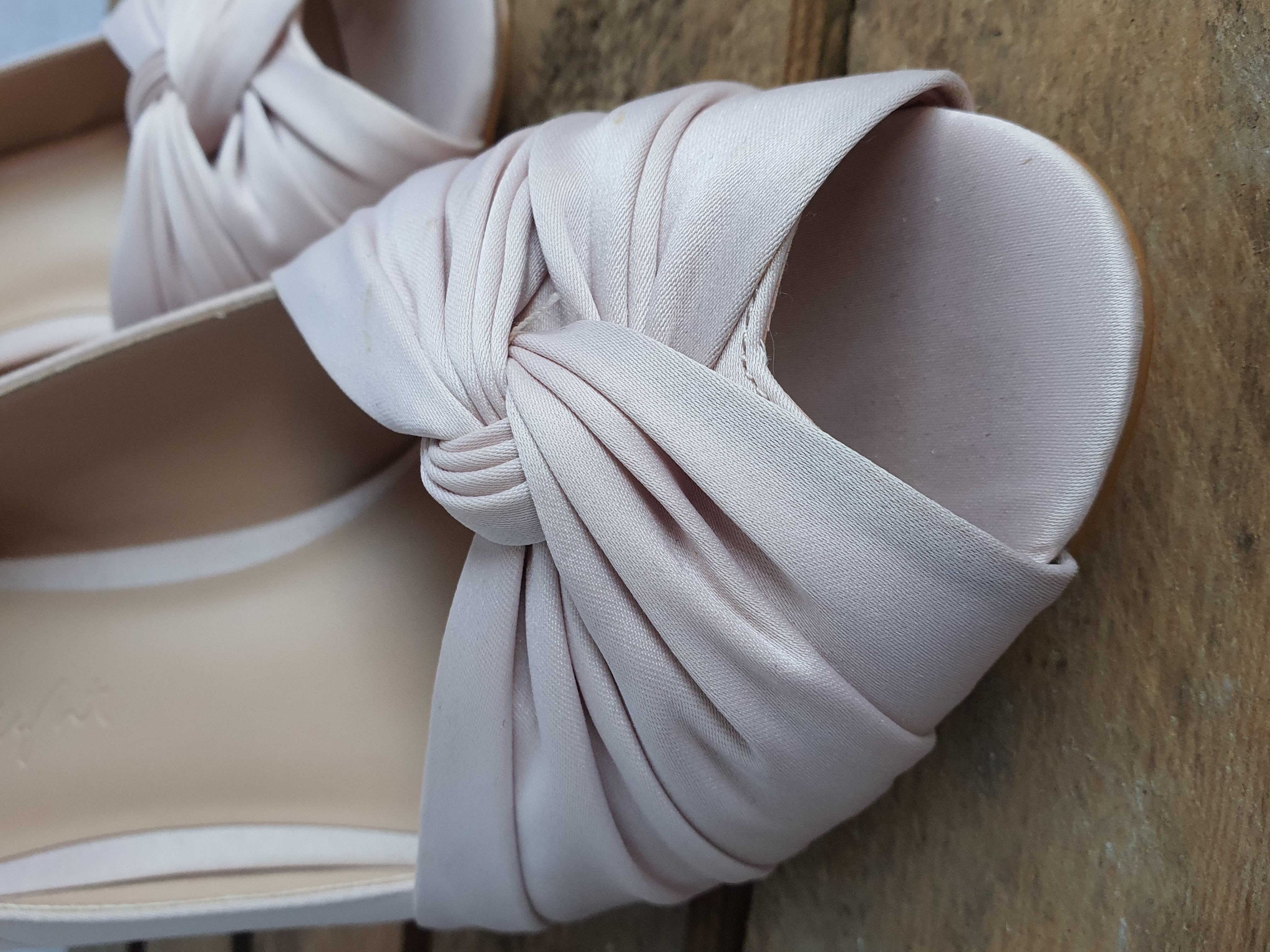 PHASE EIGHT Cream Fabric Knot Design 3" Heels Size UK4