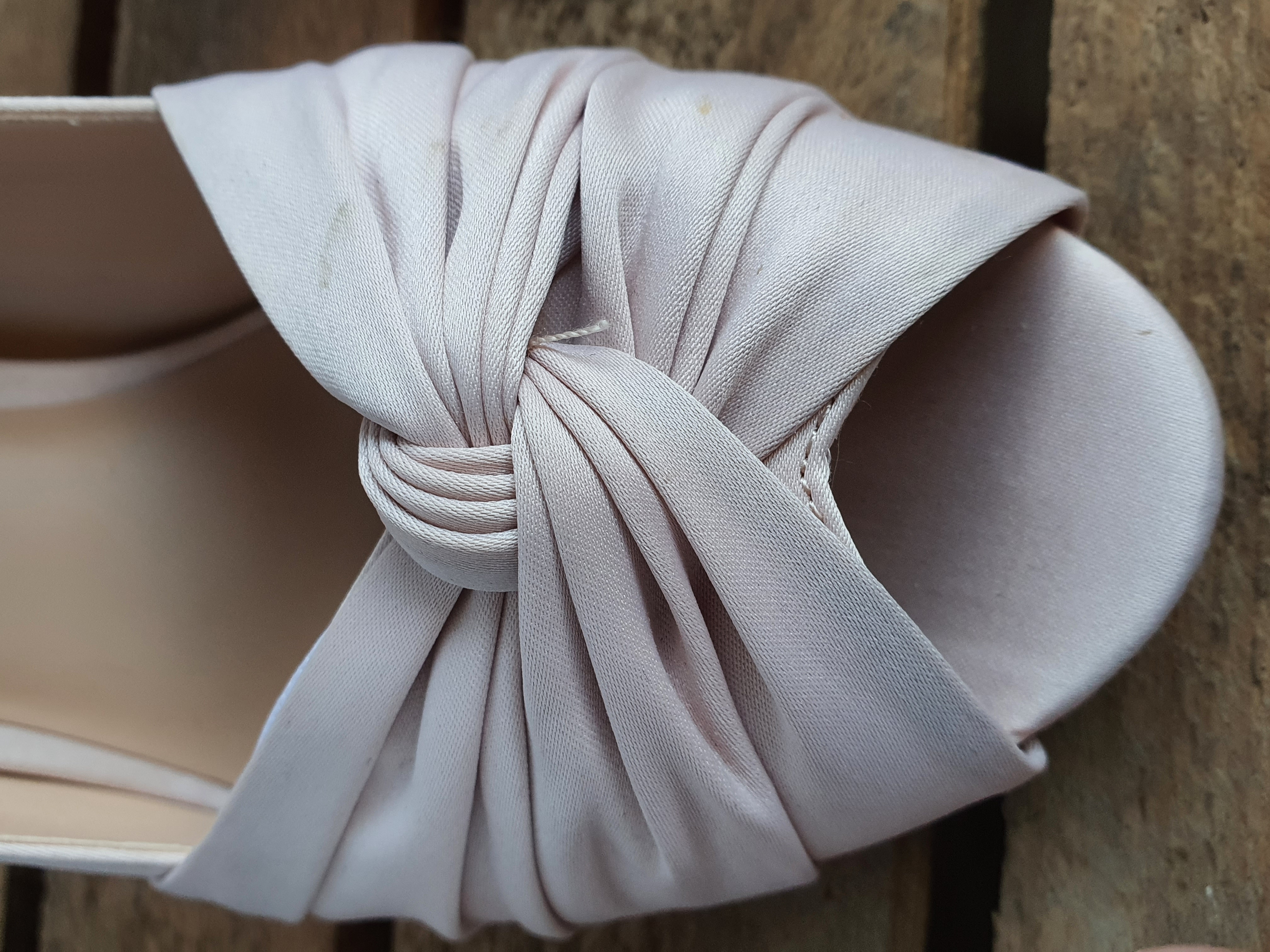 PHASE EIGHT Cream Fabric Knot Design 3" Heels Size UK4
