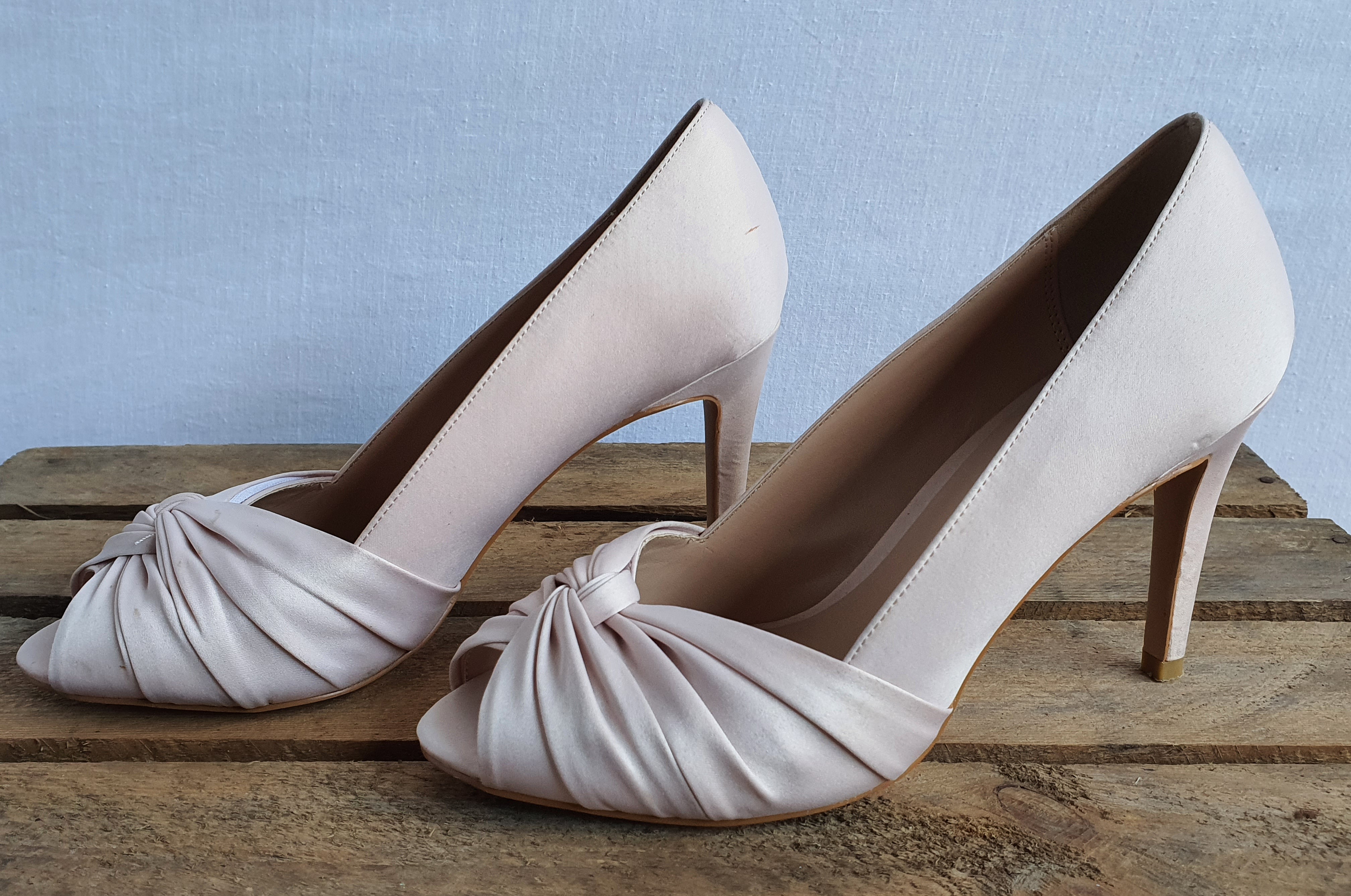 PHASE EIGHT Cream Fabric Knot Design 3" Heels Size UK4
