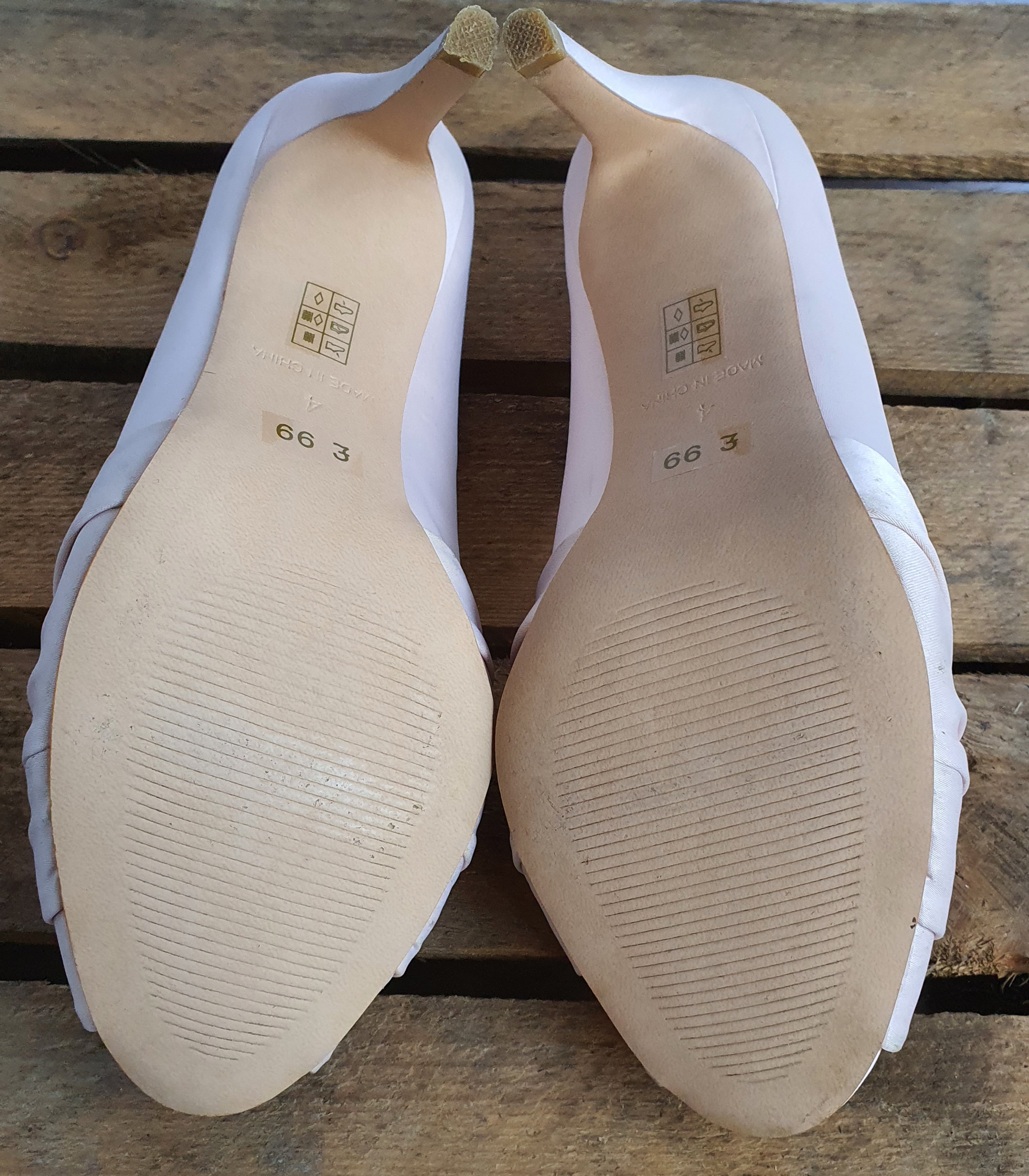 PHASE EIGHT Cream Fabric Knot Design 3" Heels Size UK4