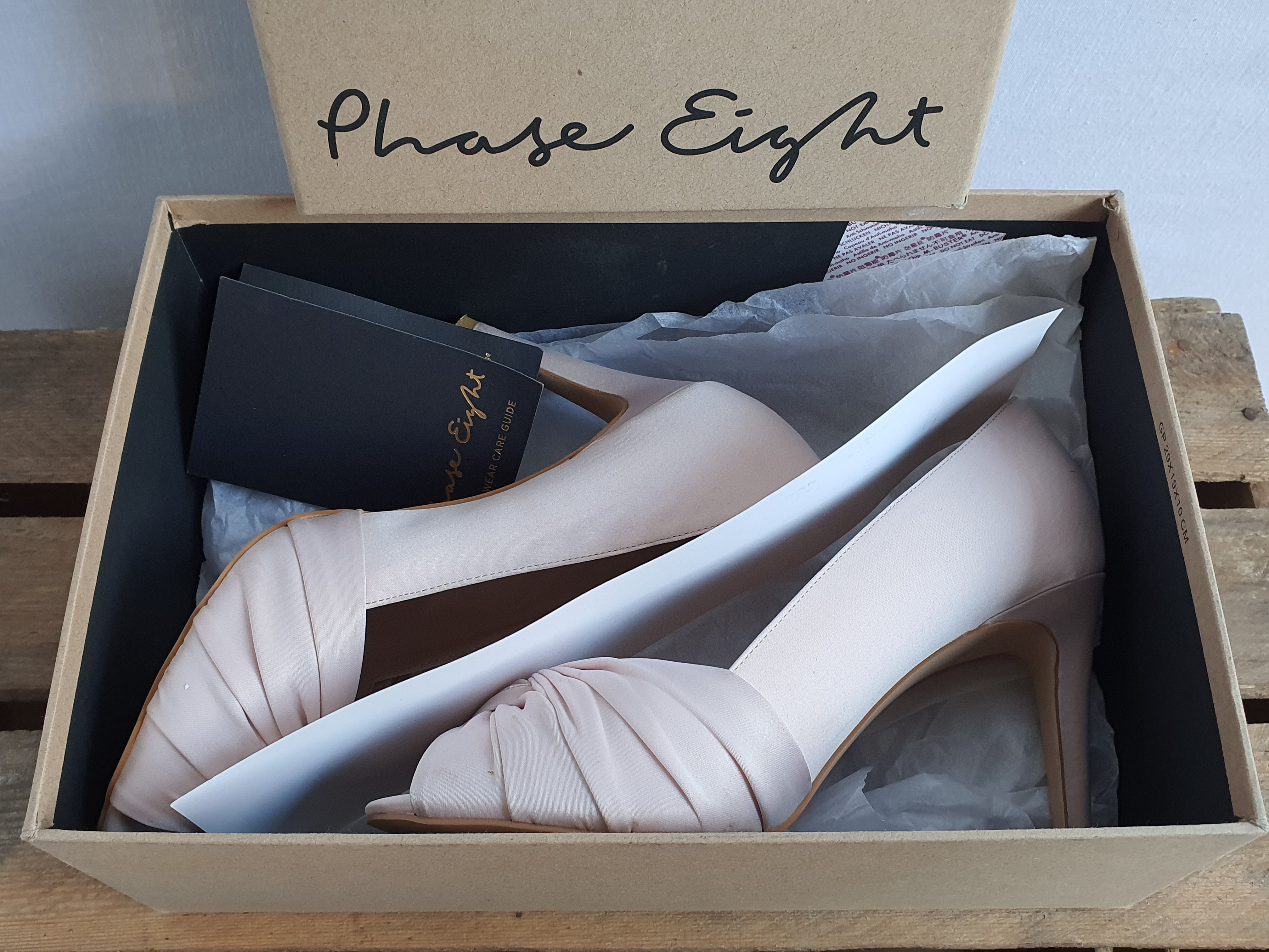 PHASE EIGHT Cream Fabric Knot Design 3" Heels Size UK4
