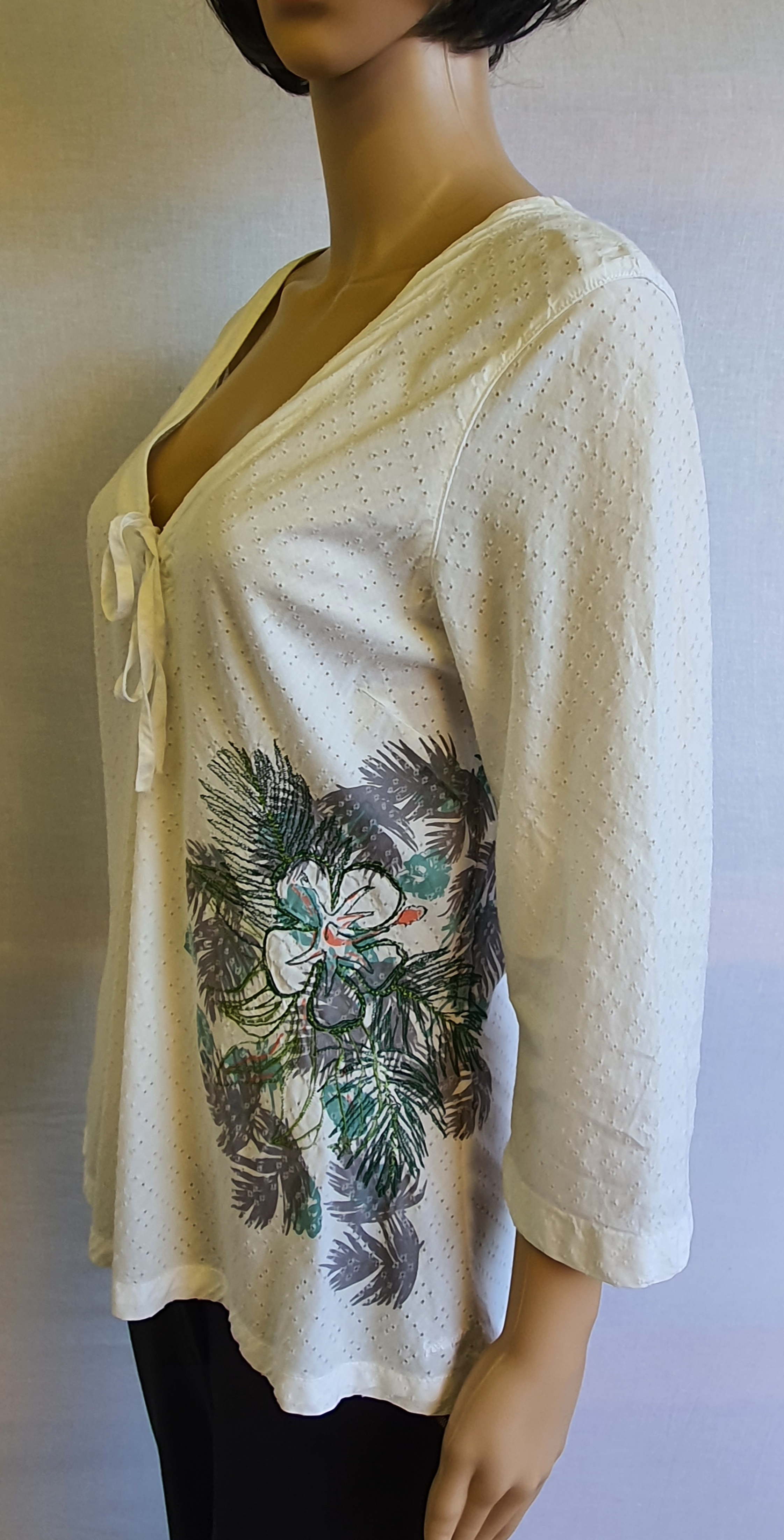 FATFACE White and Flower Design 3/4 Sleeve top Size UK12