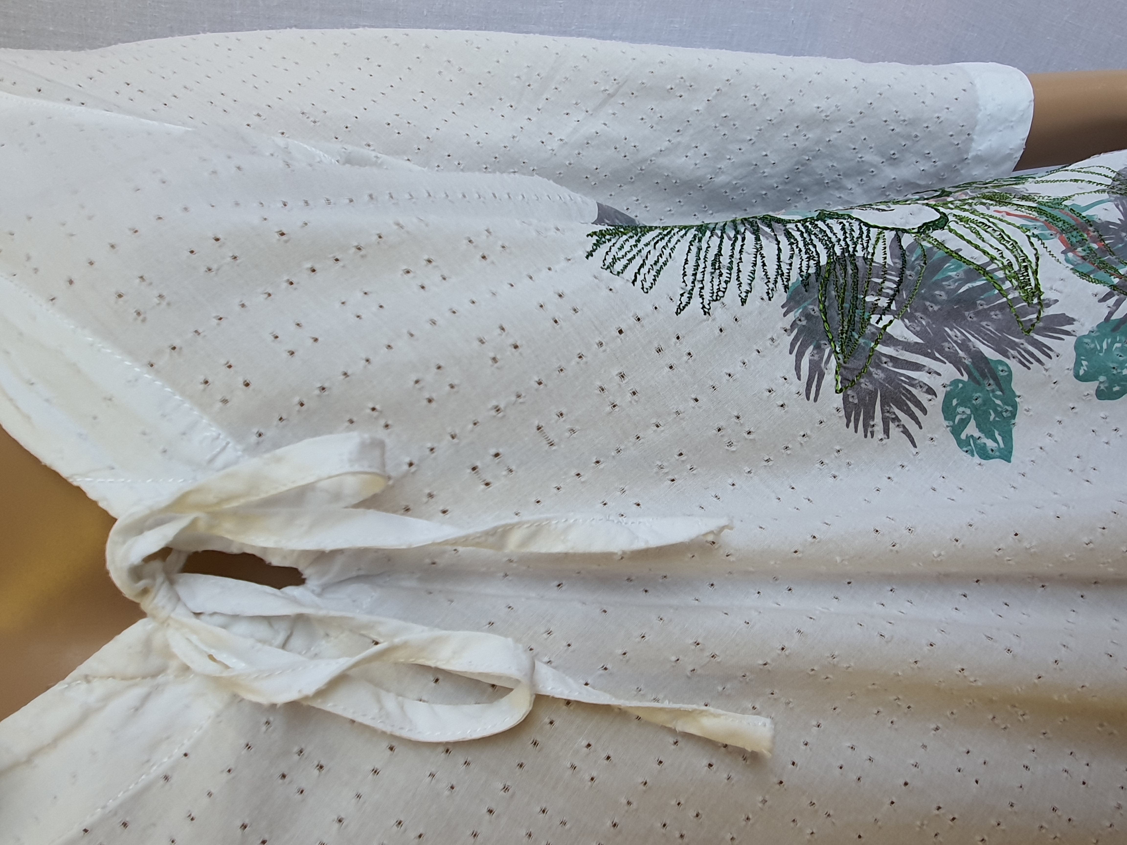 FATFACE White and Flower Design 3/4 Sleeve top Size UK12