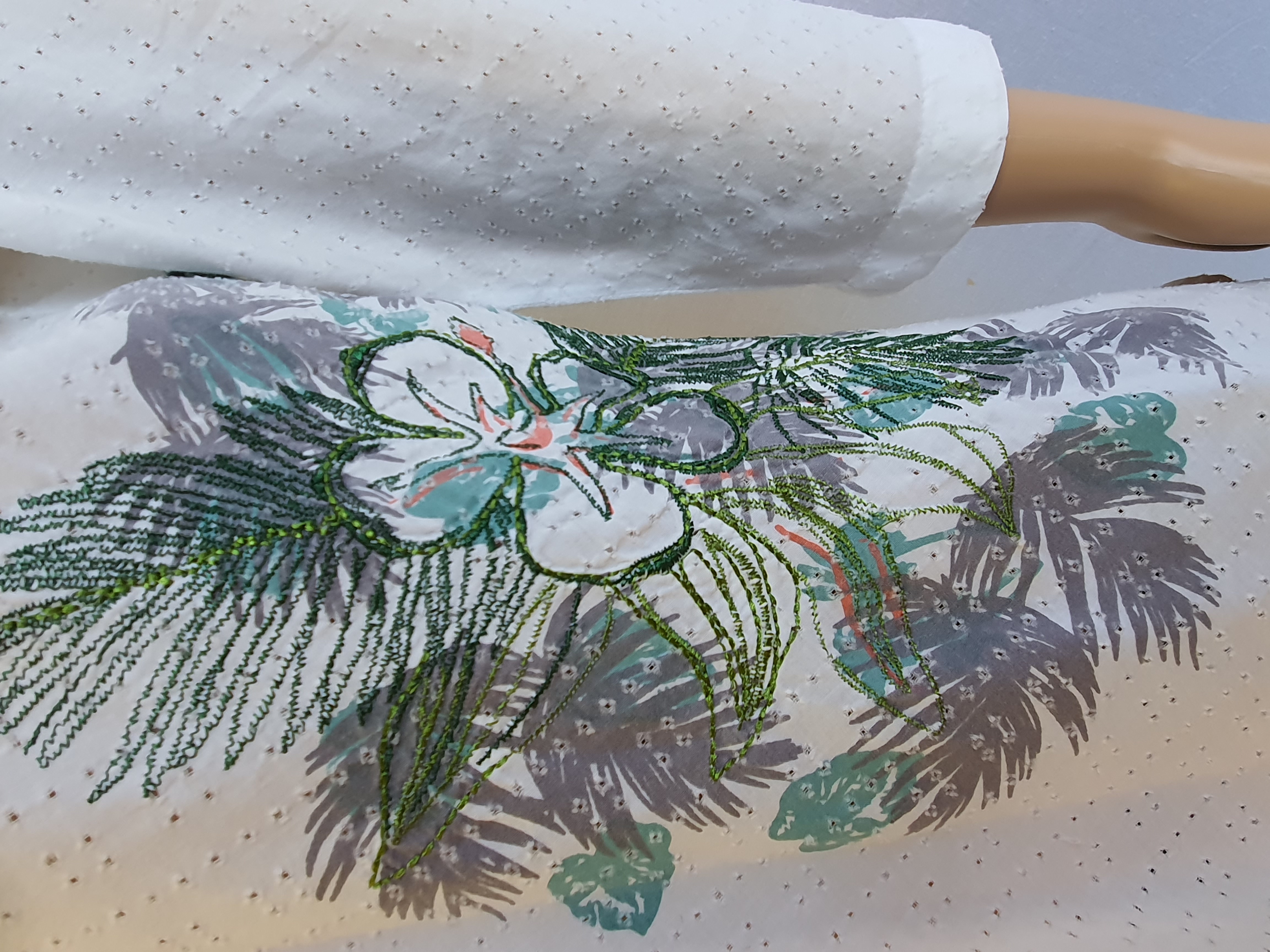 FATFACE White and Flower Design 3/4 Sleeve top Size UK12