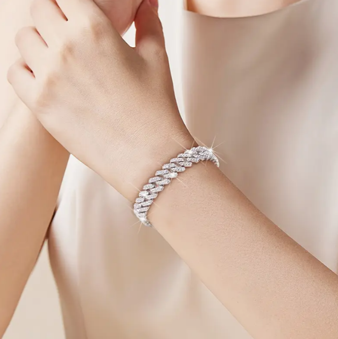 main product image on details page