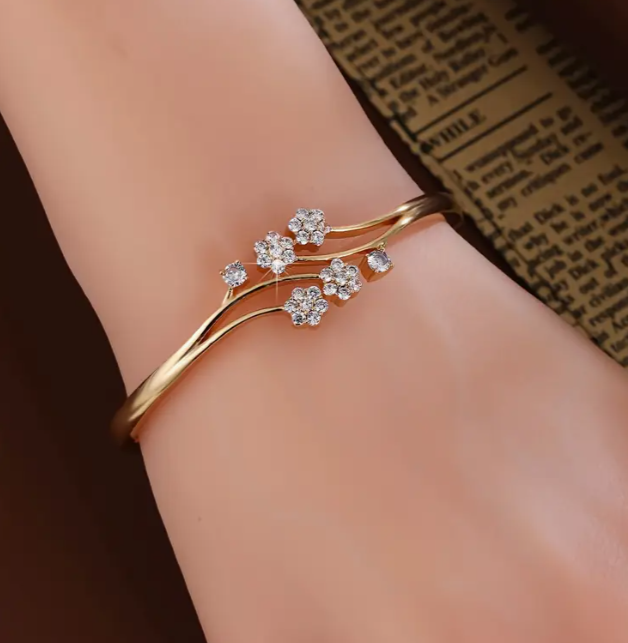 main product image on details page