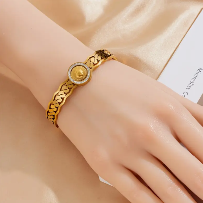 main product image on details page