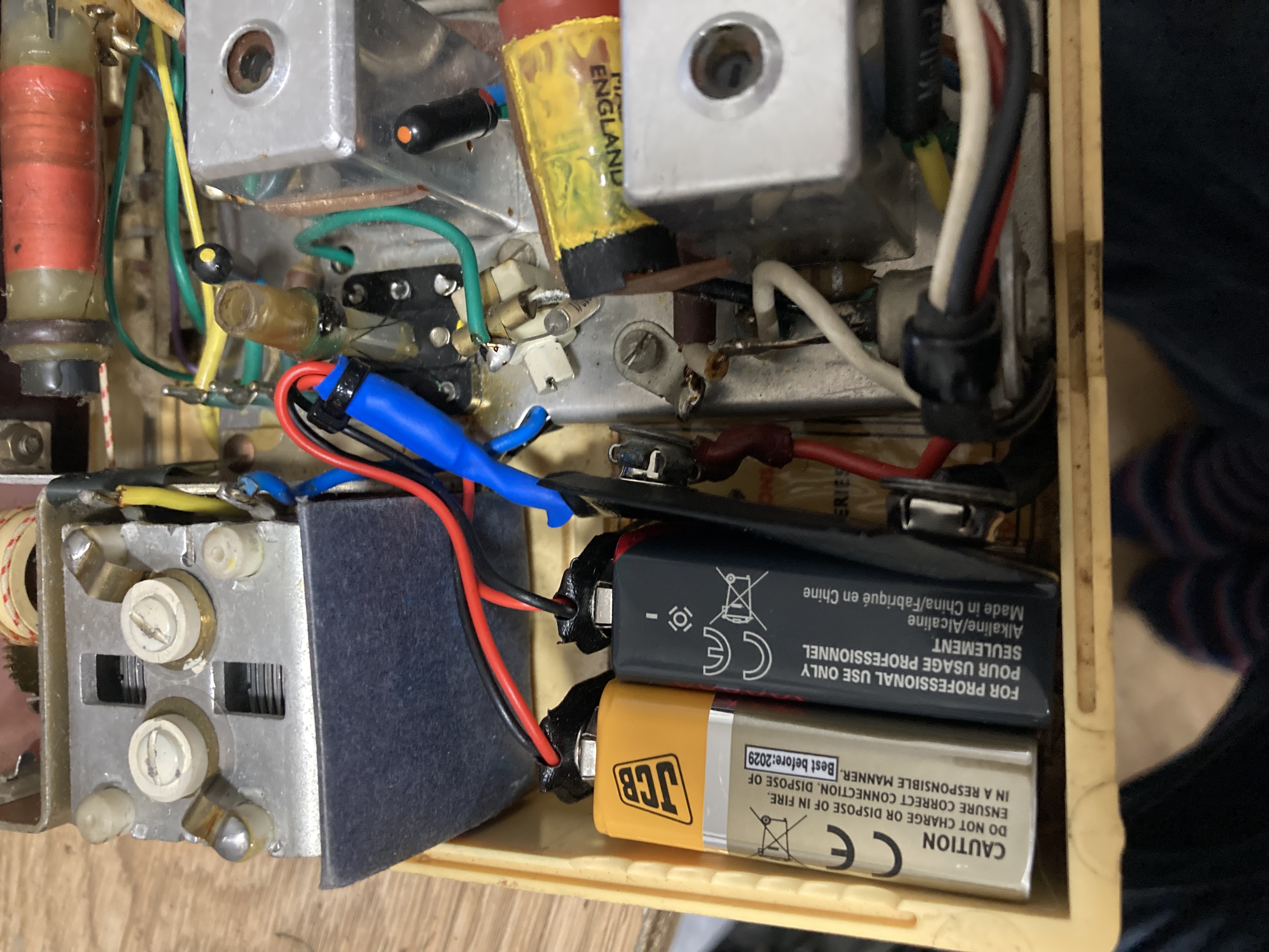 PP7 battery adapter — run vintage radios on two ordinary PP3 (9 V) batteries