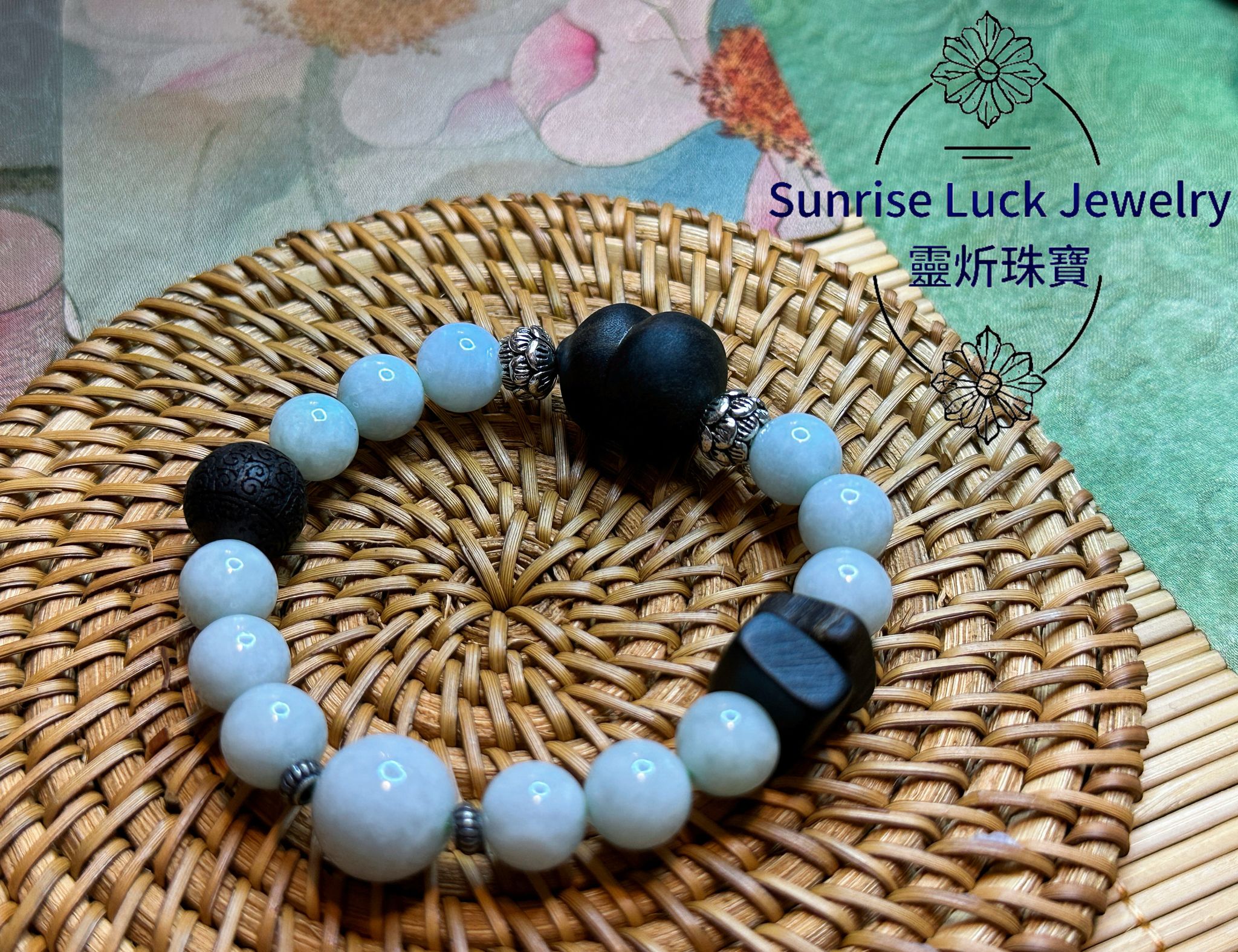 Jade and Sandalwood - charm Auspicious Bracelet 翡翠沉香葫蘆手串