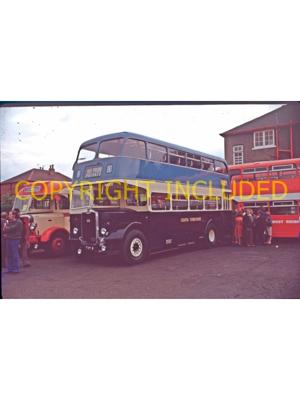 35mm slide South Yorkshire (Pontefract) Albion CX39N / Roe TWY 8 ~ 81
