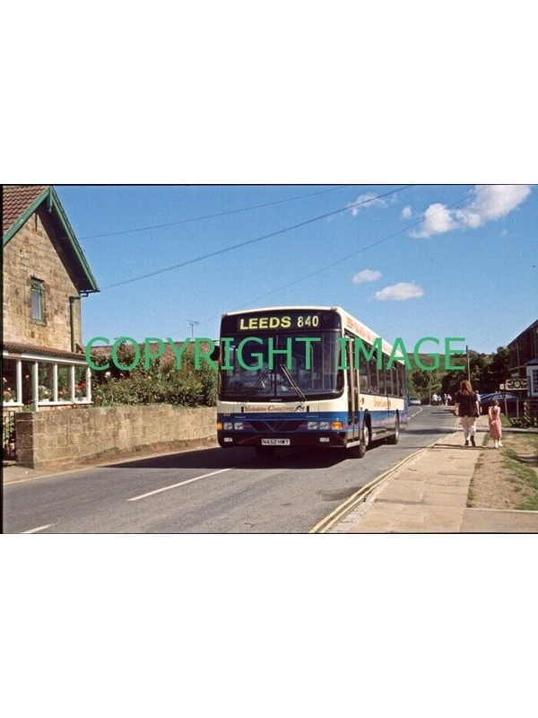 35mm slide Yorkshire Coastliner Volvo B10B / Wright N 452 HWY ~ 452