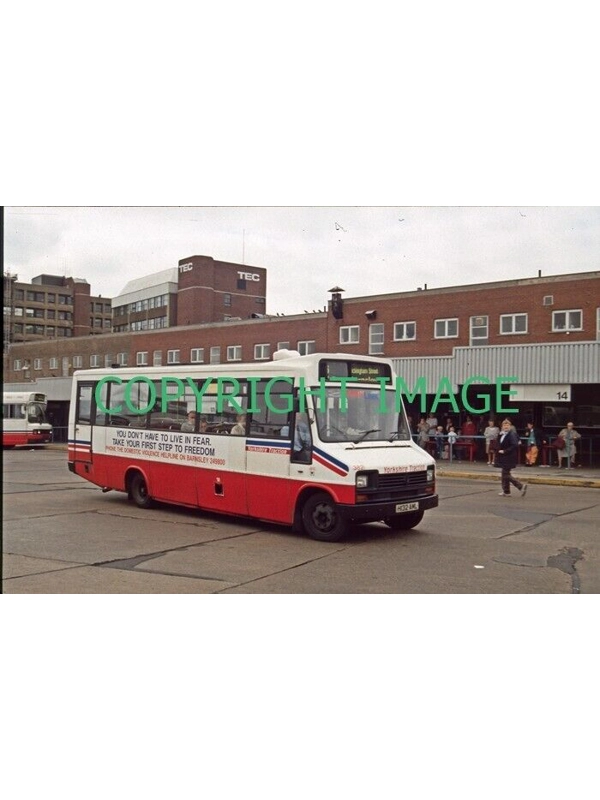 35mm slide Yorkshire Traction Renault R75 / Reebur H 132 AML ~ 382 Ex E. London