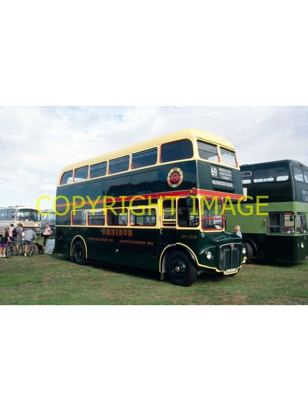 35mm slide London Transport Routemaster CUV 208 C - RM 2208