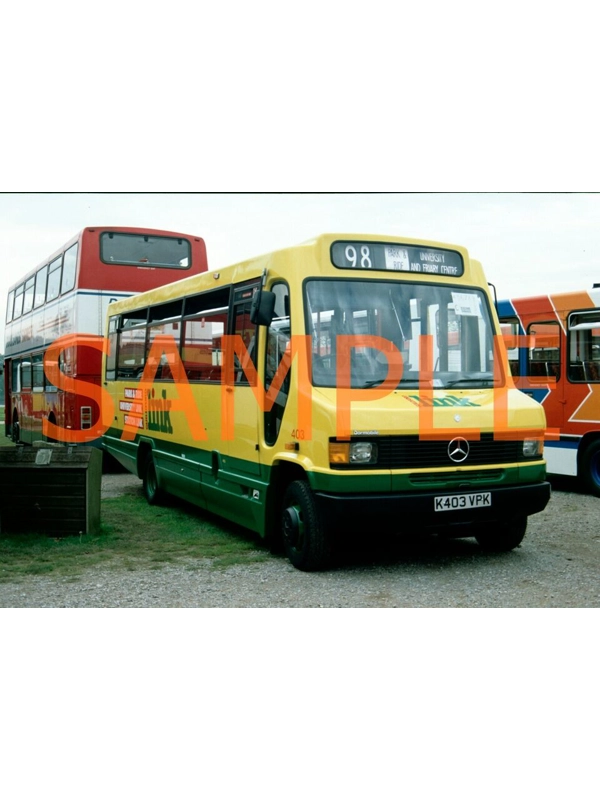 35mm slide London Country (Guildford & W Surrey) Merc708 / Dormobile K403VPK 403