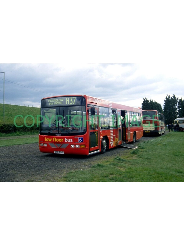 35mm slide London United Dennis Lance / Wright Pathfinder ODZ 8910 - LLW 10