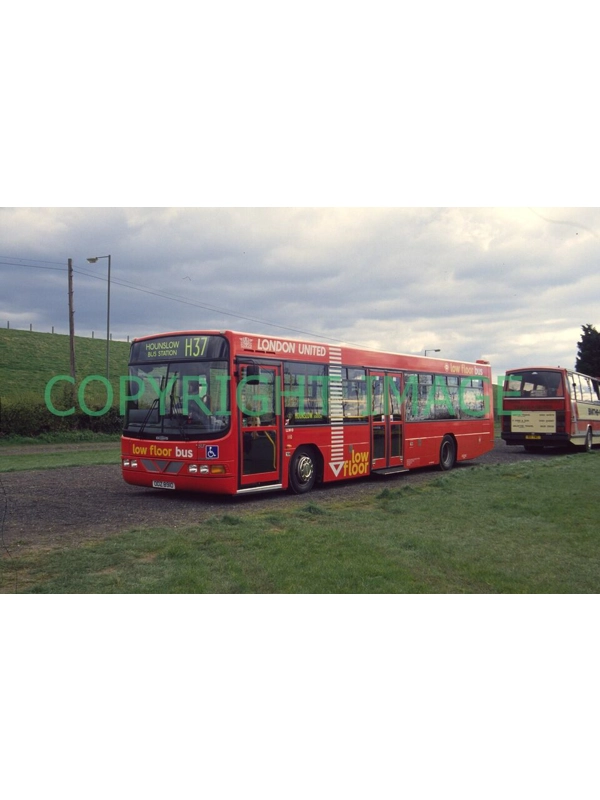 35mm slide London United Dennis Lance / Wright Pathfinder ODZ 8910 - LLW 10