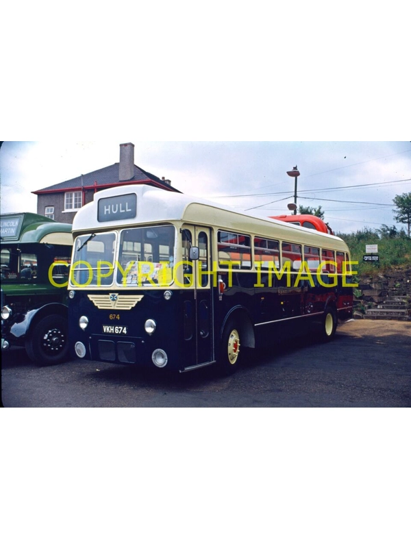 35mm slide East Yorkshire Albion / Park Royal VKH 674 ~ 674