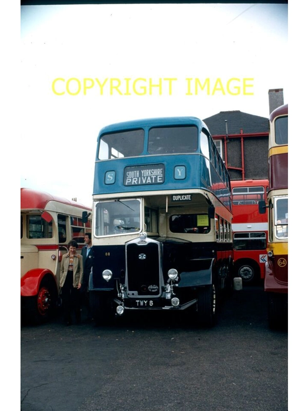 35mm slide South Yorkshire (Pontefract) Albion CX39N / Roe TWY 8 ~ 81