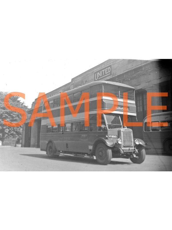 35mm B/W slide United Autos Leyland TD2 / Leyland VF 8503 - LGL 17 COPY