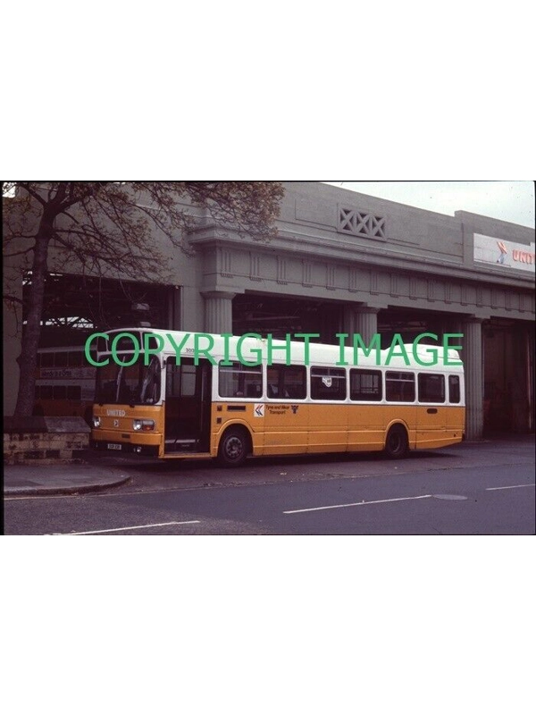 35mm bus slide United Autos Leyland National Mk1a SGR 113 R ~ 3013