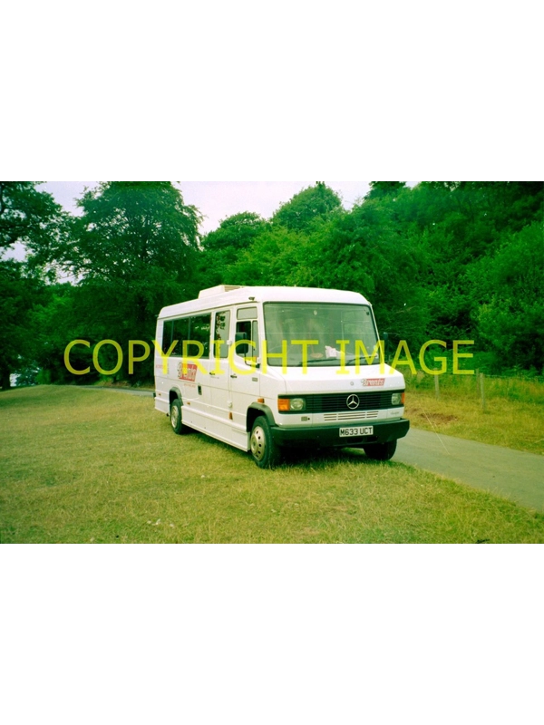35mm colour neg Brents (Watford) Mercedes M811 / Autobus Classique M633 UCT