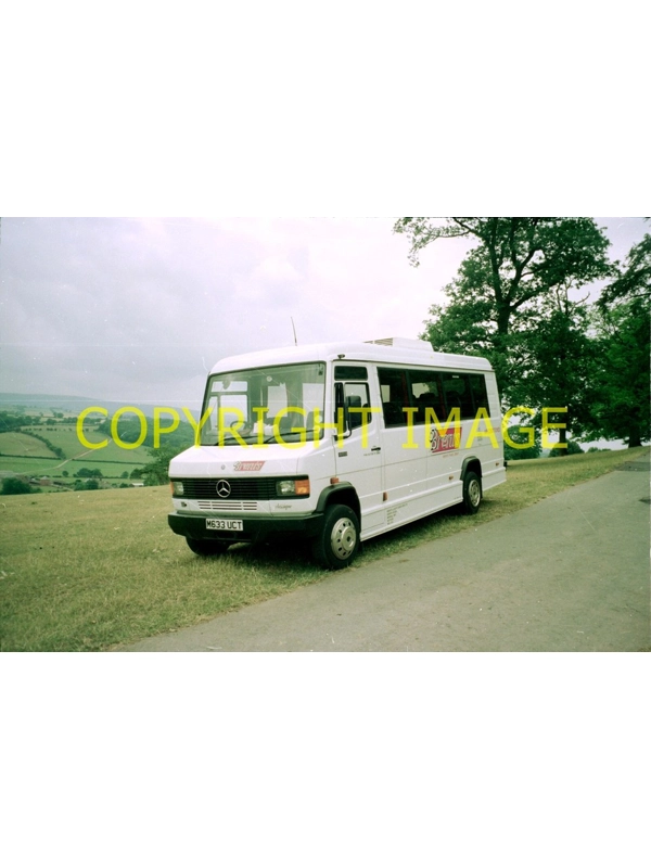 35mm colour neg Brents (Watford) Mercedes M811 / Autobus Classique M633 UCT