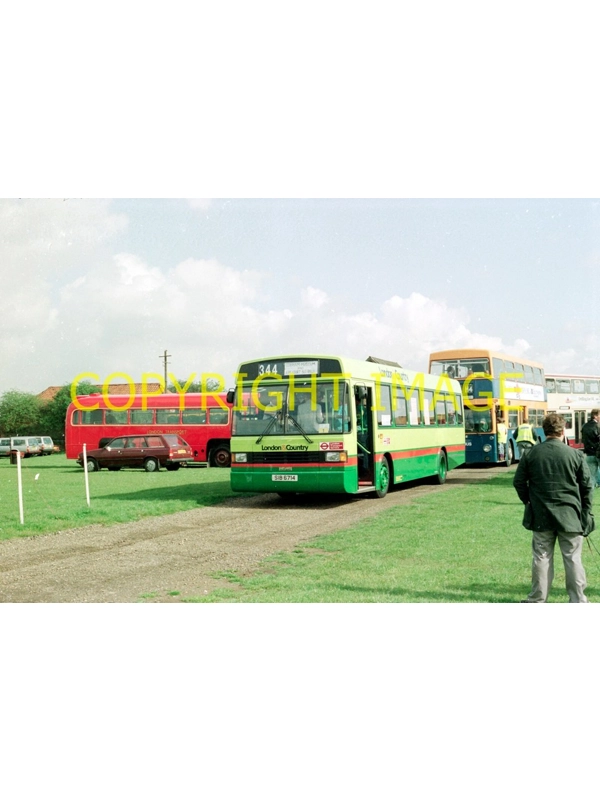 35mm colour neg London & Country National Greenway SIB 6714 - 344 Ex WPG216M