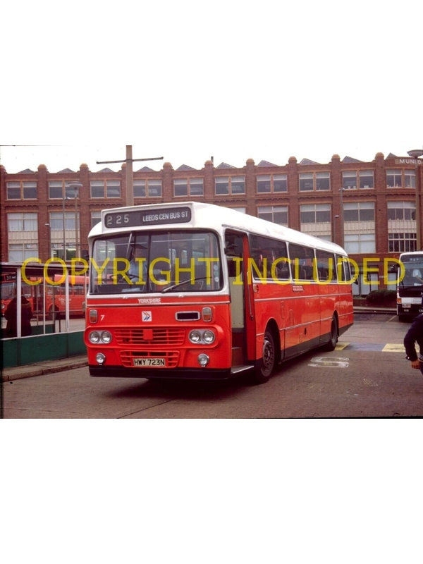 35mm slide Yorkshire Woollen Leopard / Alexander HWY 723N ~ 7 Ex West Riding 383