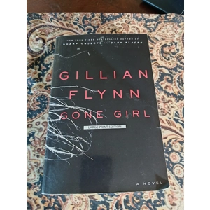 Gone Girl Paperback – Large Print