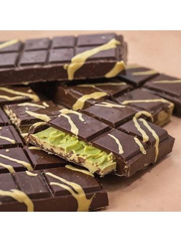luxury dubai chocolate bar pistachio