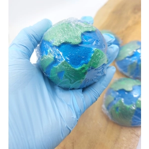 Give You The World (Oops half) Bath Bomb