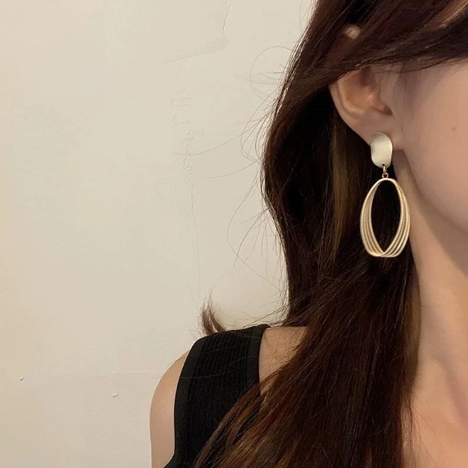 Additional Image for French Style Round Face Earring for Women, Elegant New Light Luxury Pure Silver Ear Accessories