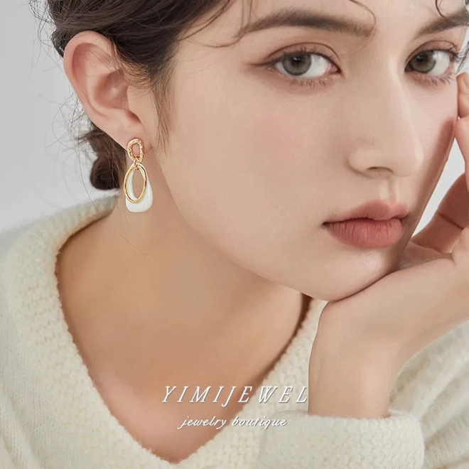 Additional Image for "Pure White Coast" Retro Bohemian Pain-Free Ear Clips, Ear Jewelry for Women, Unique Earrings