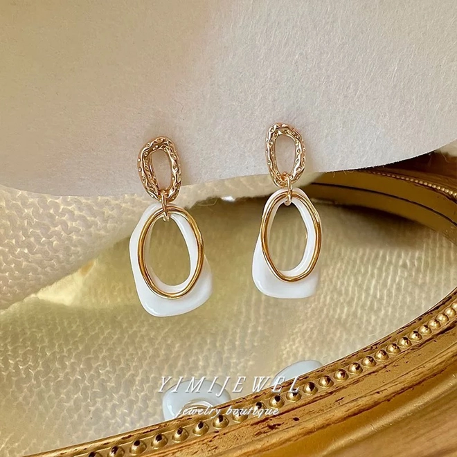 Additional Image for "Pure White Coast" Retro Bohemian Pain-Free Ear Clips, Ear Jewelry for Women, Unique Earrings