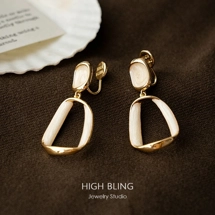 Retro Geometric Large Earrin..