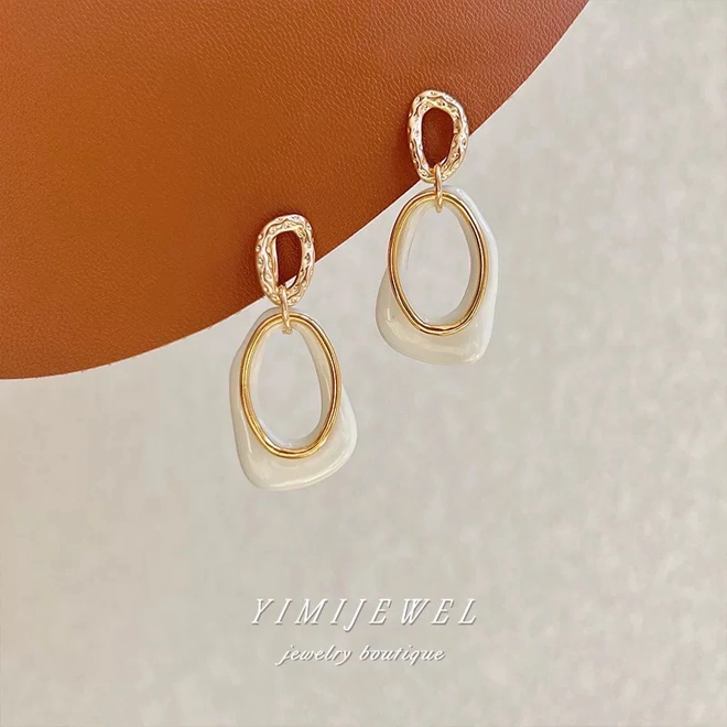 Additional Image for "Pure White Coast" Retro Bohemian Pain-Free Ear Clips, Ear Jewelry for Women, Unique Earrings