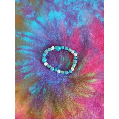 Blue and white glass beaded bracelet Blue and white glass beaded bracelet
