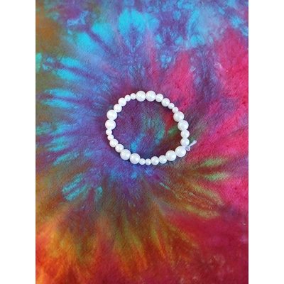 Wonderful faux white pearl beaded bracelet Wonderful faux white pearl beaded bracelet