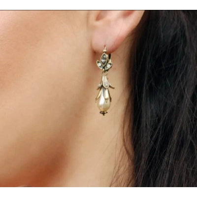 Elegant Earings 1 Elegant Earings 1